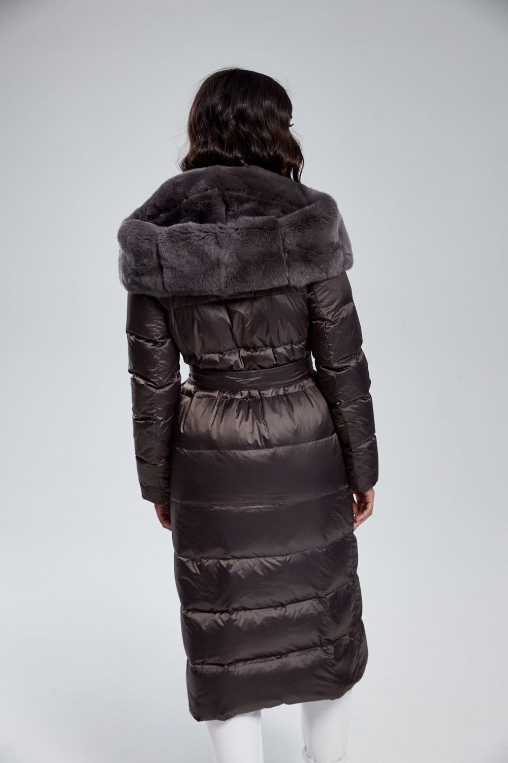 Пуховое пальто с поясом