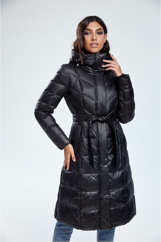 Лёгкое пуховое пальто с поясом