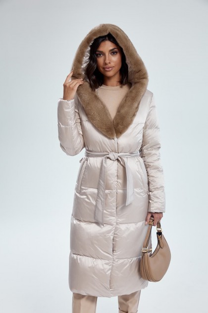 Невесомое пуховое пальто с капюшоном