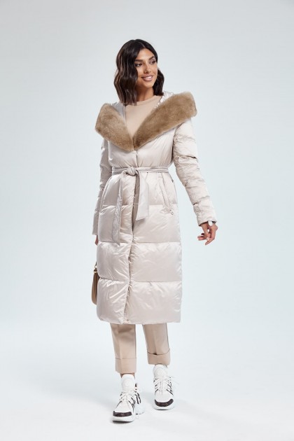 Невесомое пуховое пальто с капюшоном