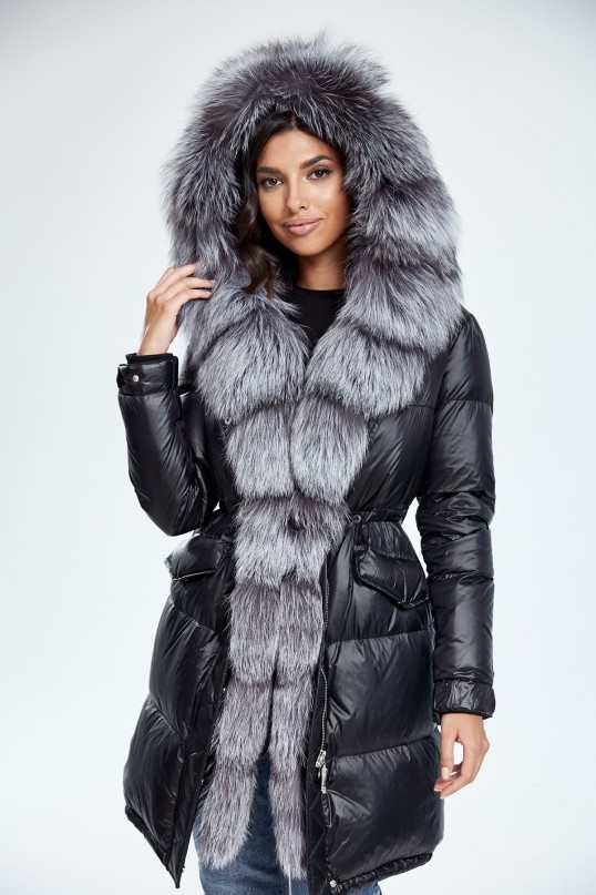 Чёрная пуховая парка с мехом