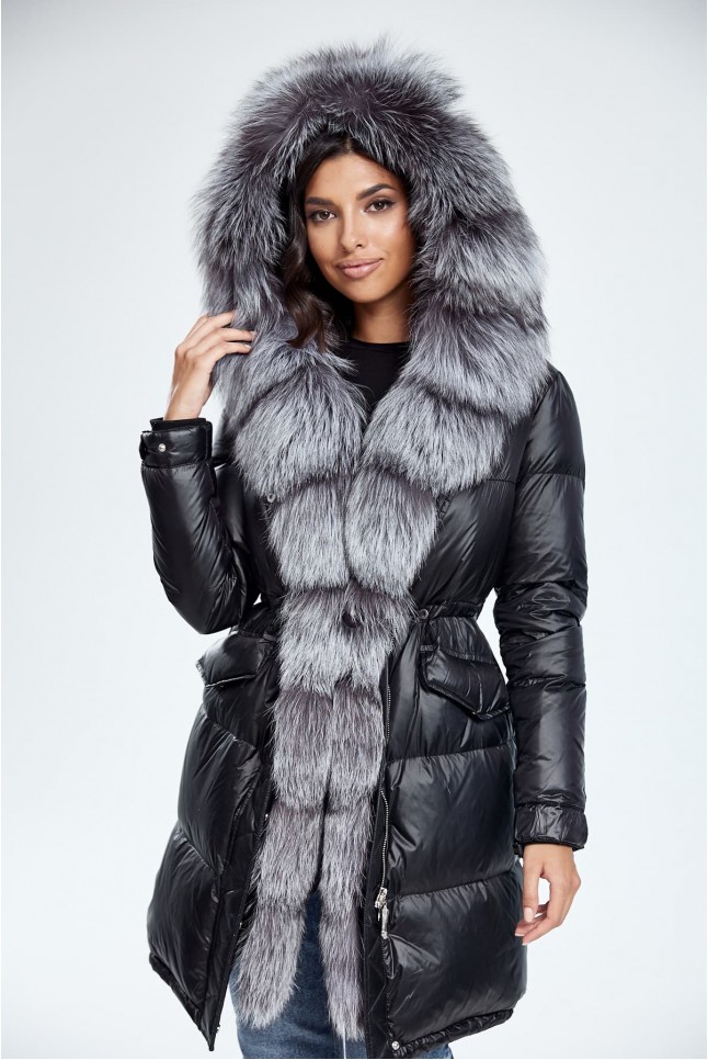 Чёрная пуховая парка с мехом