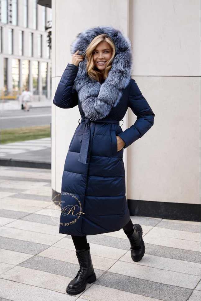 Пуховое пальто с меховым капюшоном