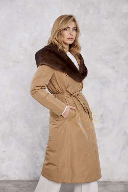 Пуховое пальто с капюшоном 