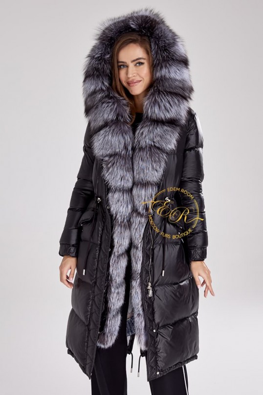 Чёрная парка с мехом чернобурой лисы