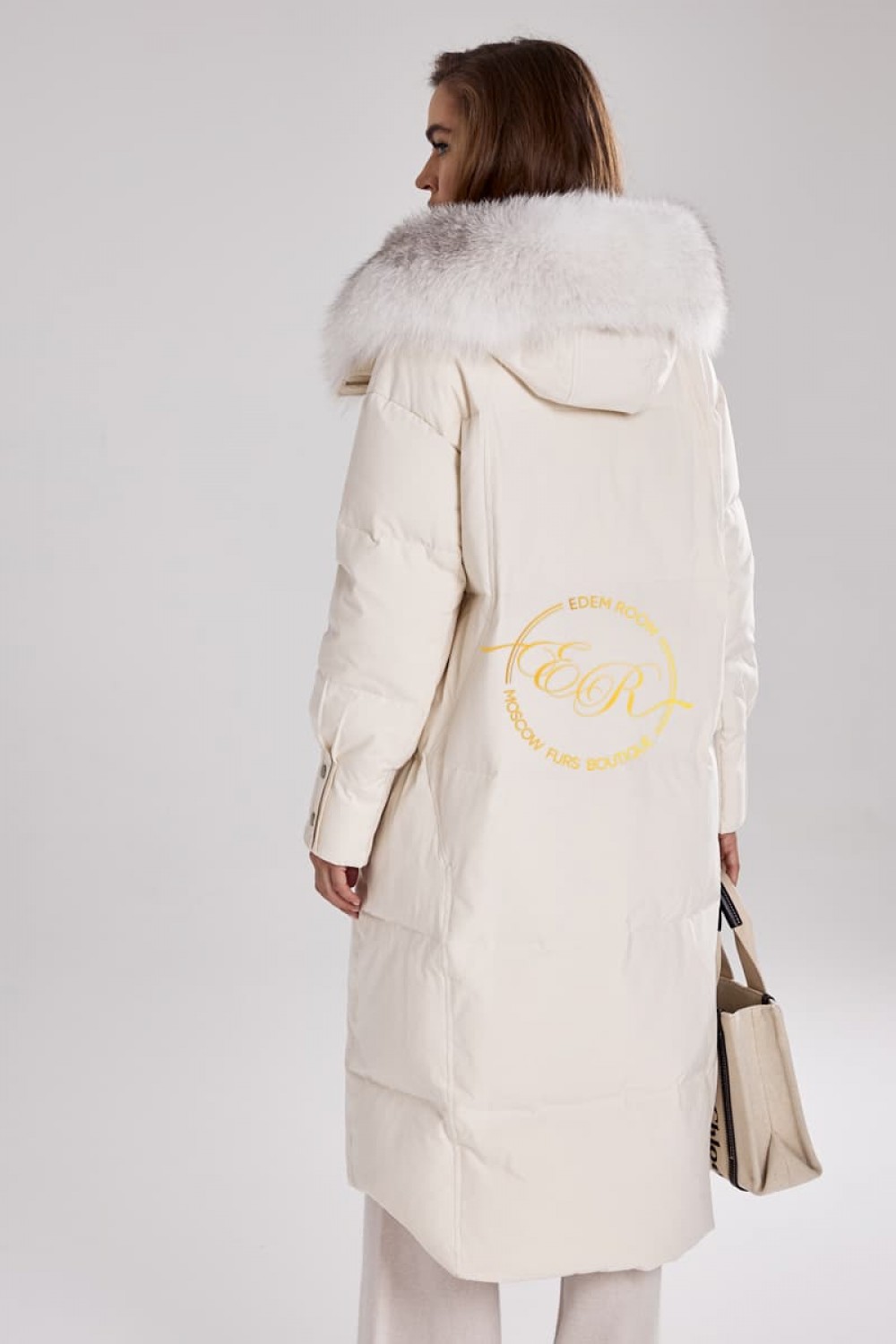 Белый пуховое пальто