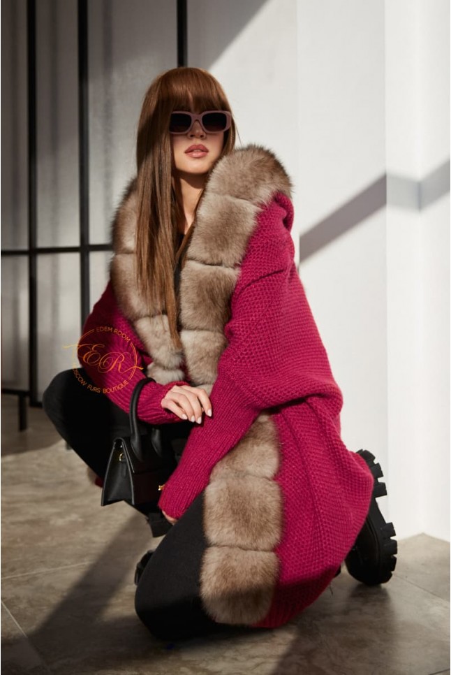 Кардиган с капюшоном украшенный мехом песца Кардиган с капюшоном украшенный мехом песца