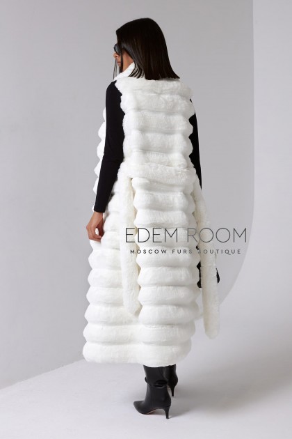 белый жилет из экомеха 