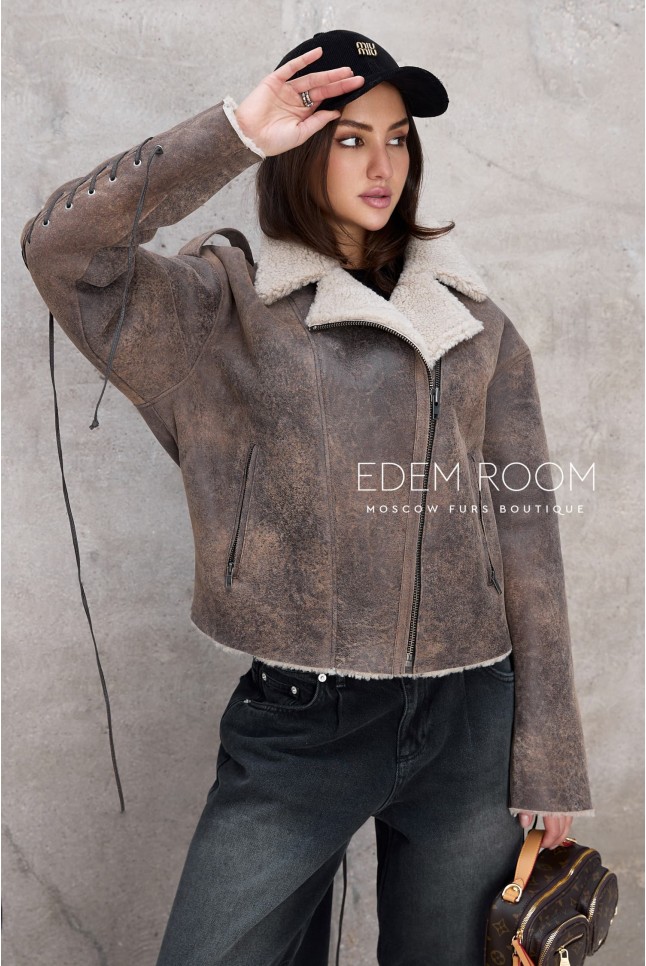 куртка - дублёнка со шнуровкой на спине