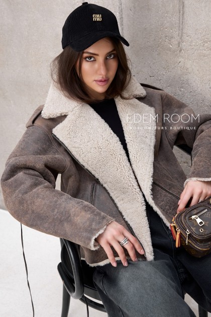 куртка - дублёнка со шнуровкой на спине