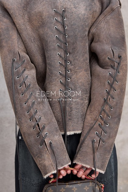 куртка - дублёнка со шнуровкой на спине