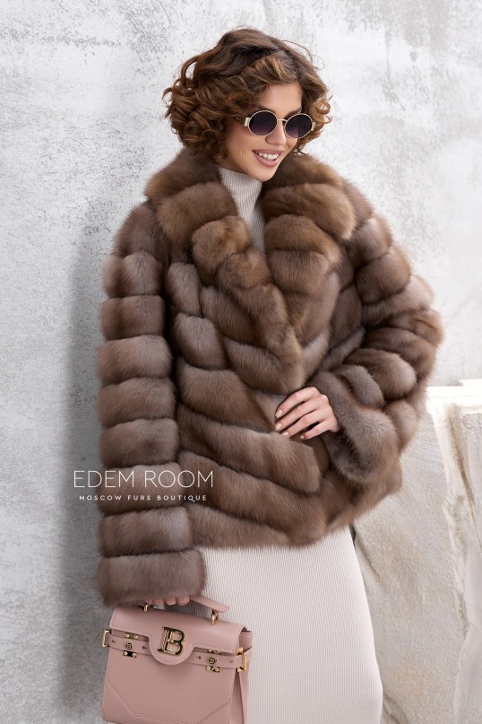 короткая шуба из куницы
