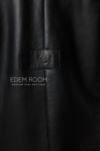 чёрная дублёнка с капюшоном