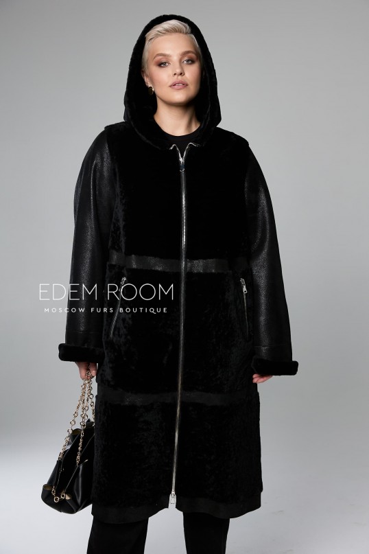 чёрная дублёнка с капюшоном