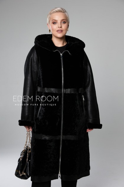 чёрная дублёнка с капюшоном