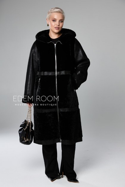 чёрная дублёнка с капюшоном