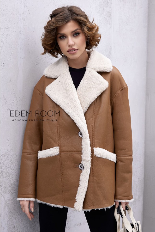 модная дублёнка на пуговицах