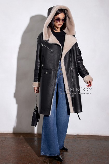 чёрная женская дублёнка с капюшоном