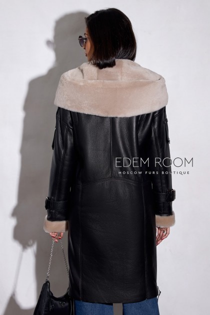 чёрная женская дублёнка с капюшоном