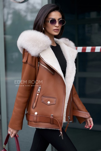 куртка - дублёнка с меховым капюшоном 