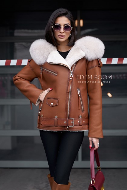 куртка - дублёнка с меховым капюшоном 