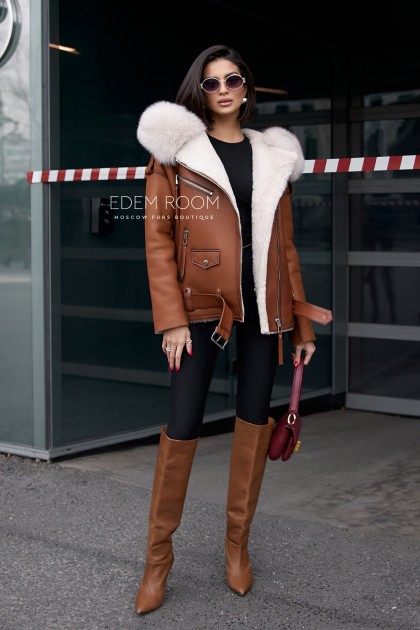 куртка - дублёнка с меховым капюшоном 