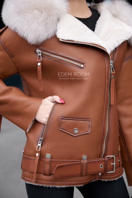 куртка - дублёнка с меховым капюшоном 