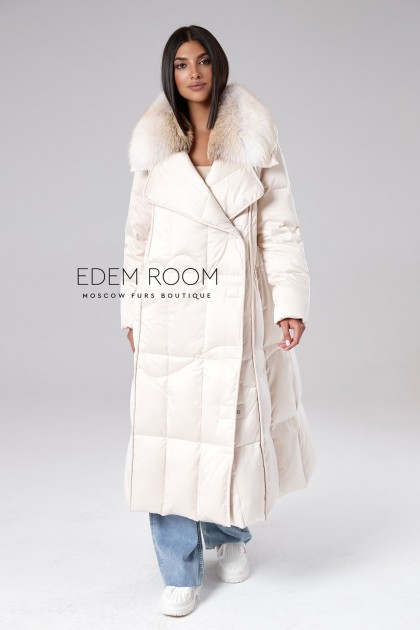 светлое пальто на пуху