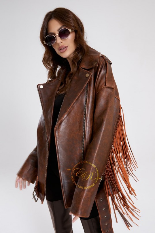кожаная куртка с бахромой на спине