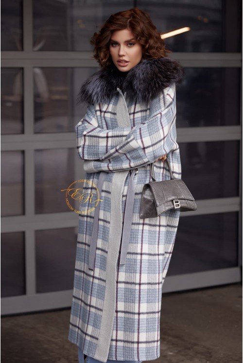 Купить женское зимнее пальто с мехом в Москве, цена