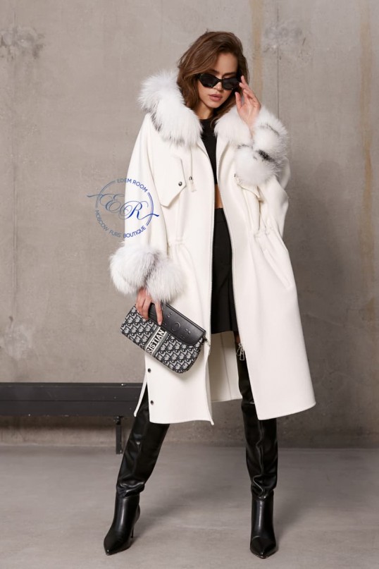 Белое кашемировое пальто