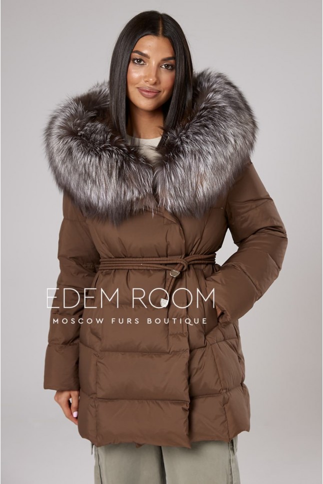 куртка - пуховик с меховым капюшоном