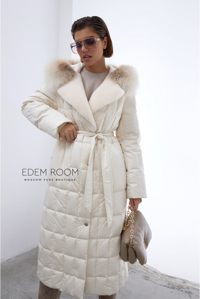 светлое пуховое пальто