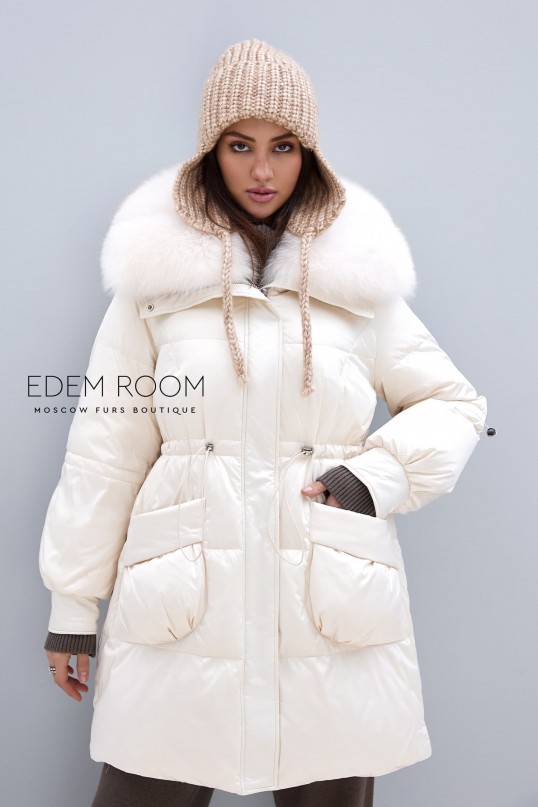 белый пуховик с мехом