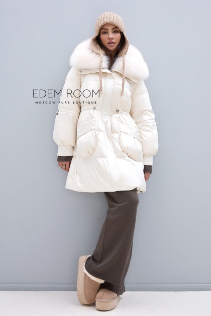 белый пуховик с мехом