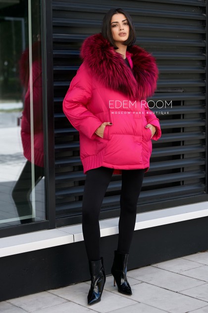 розовый пуховик  с меховым капюшоном