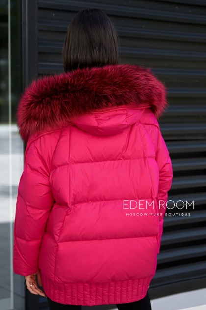 розовый пуховик  с меховым капюшоном