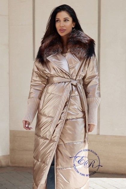 Удлинённое зимнее пальто с мехом