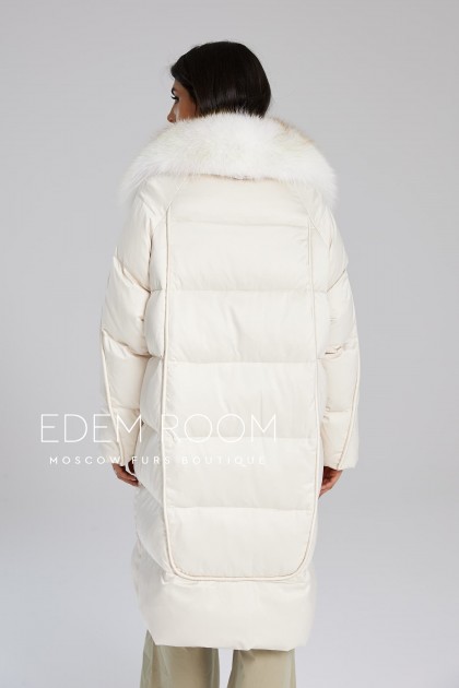 светлое пуховое пальто для зимы