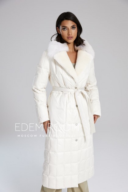 светлое пуховое пальто 