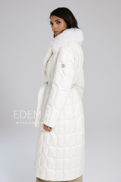 светлое пуховое пальто 