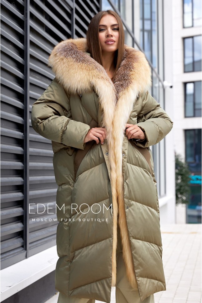 лёгкое пуховое пальто с мехом