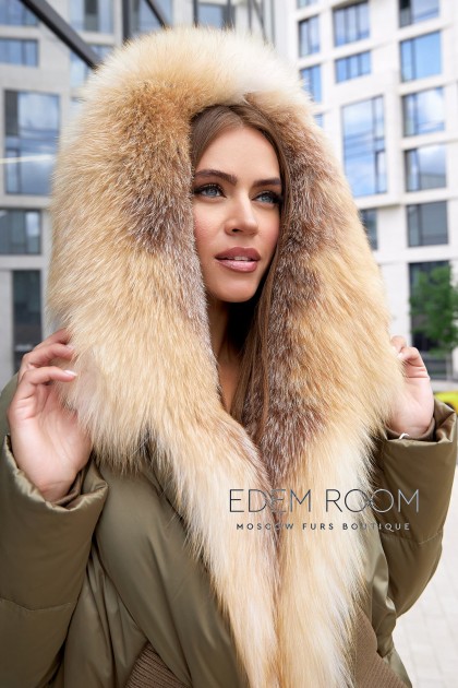 лёгкое пуховое пальто с мехом