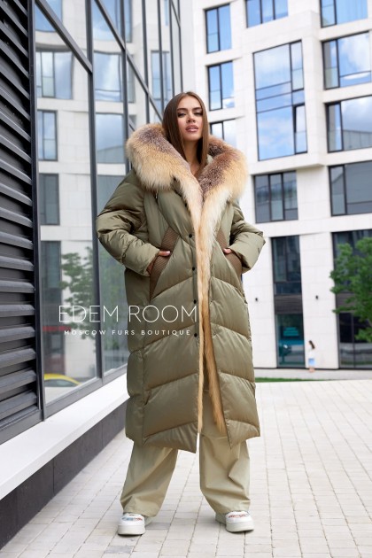 лёгкое пуховое пальто с мехом