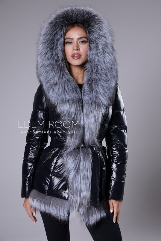 чёрный пуховик с поясом