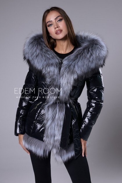 чёрный пуховик с поясом