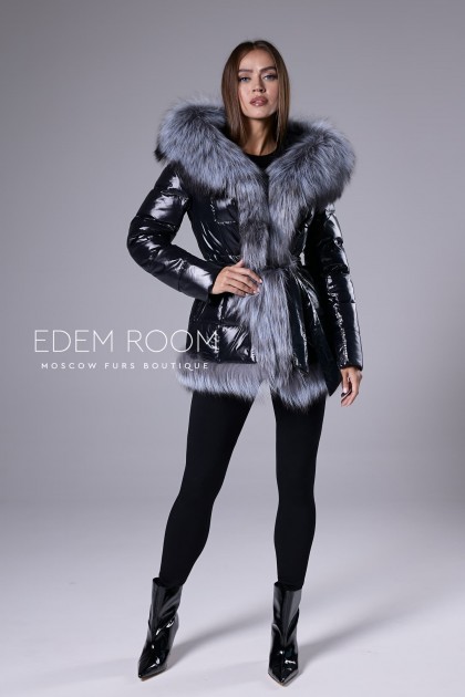 чёрный пуховик с поясом