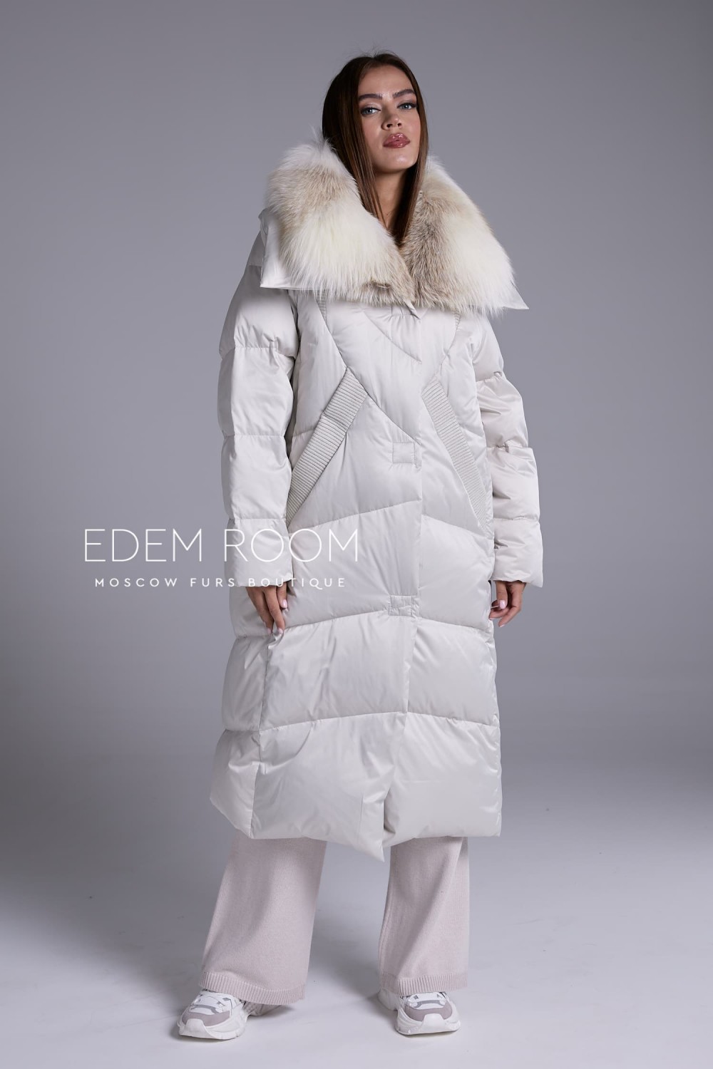 белое пуховое пальто с мехом