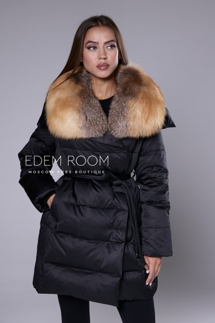 чёрный пуховик с мехом лисы