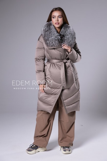 легкое пуховое пальто с поясом